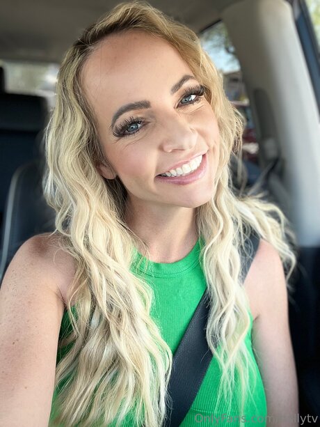 Hxllytv xxx star photo