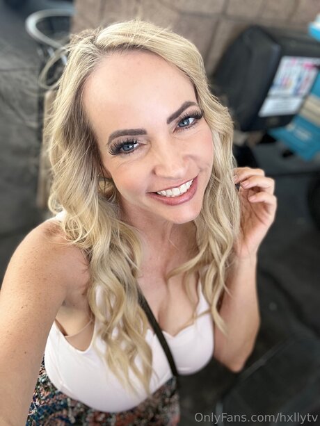 Hxllytv model pornographic photo