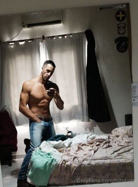 Totohott high quality model image