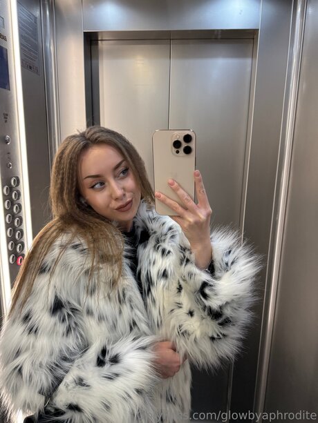 Glowbyaphrodite model adult gallery