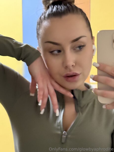 Glowbyaphrodite nudes actress img