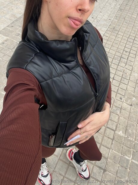 Suzzi Loves Youxoxo adult model pictures