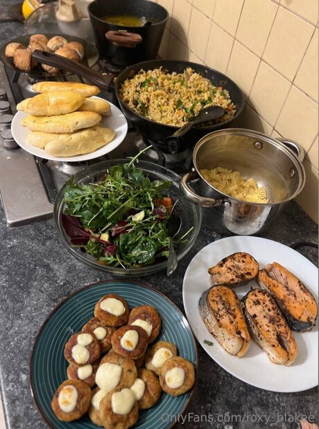 Roxy Blakee model adult pic