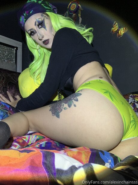 Alexinchainsss art actress image