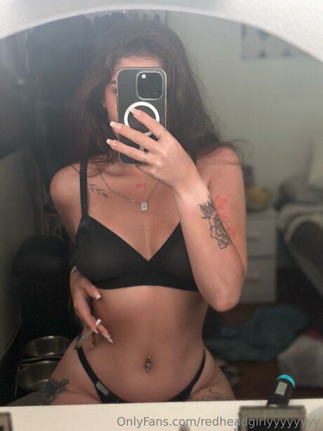 Redheadgirlyyyyyyyy erotic pornstar image