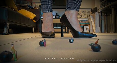 Thetinyconfessions pretty model pic