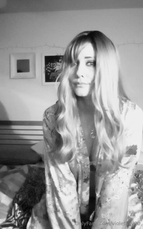 Violetsky90 erotic model img