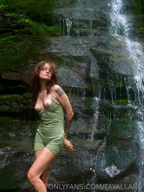 Tayallard xxx model image