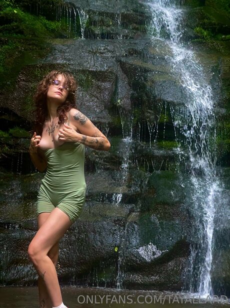 Tayallard model pictures