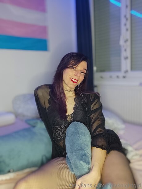 Holyknightgirl naked actress pics