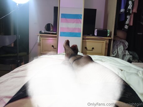 Holyknightgirl sexy actress pics