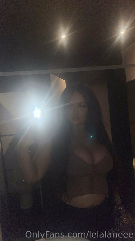 Lelamayx pornographic model pic