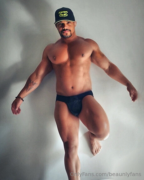 Beaunlyfans model sexy archive