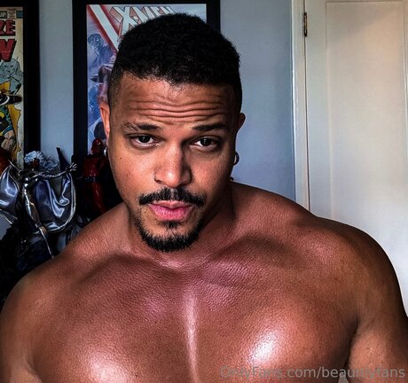 Beaunlyfans art pornstar pic