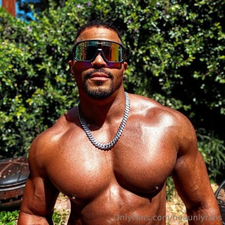 Beaunlyfans adult model pic