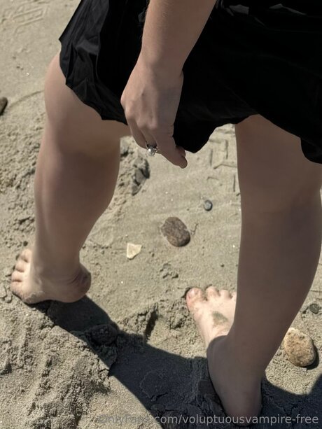 Voluptuousvampire Free adult actress galleries