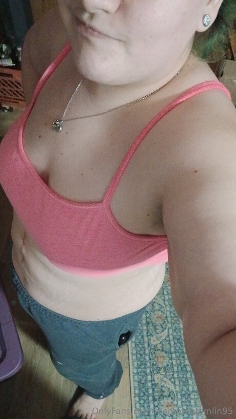 Mommagremlin95 model pretty picture