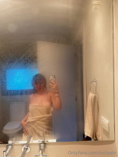 Lucieabr naked pornstar pictures