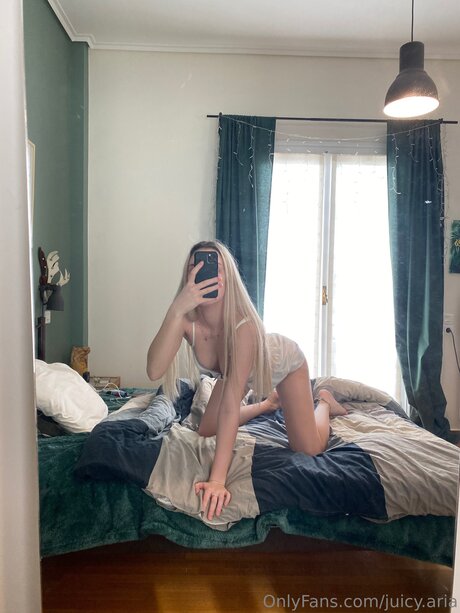 Juicy Aria model beautiful pic