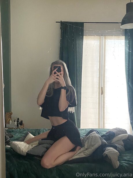 Juicy Aria naked star gallery