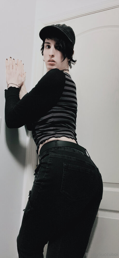 Tomboysuccubus hd pornstar photos