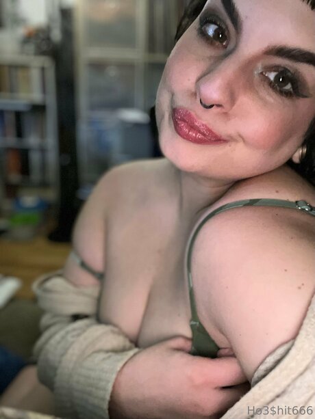 Hoeshit666 Photo Gallery