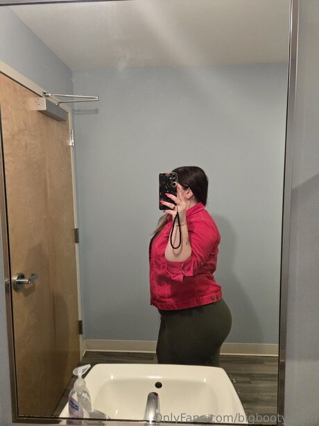 Bigbootymum art pornstar photo