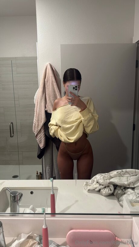 Itsellableu nudes actress image