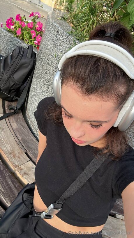 Anoraofficial model free pic