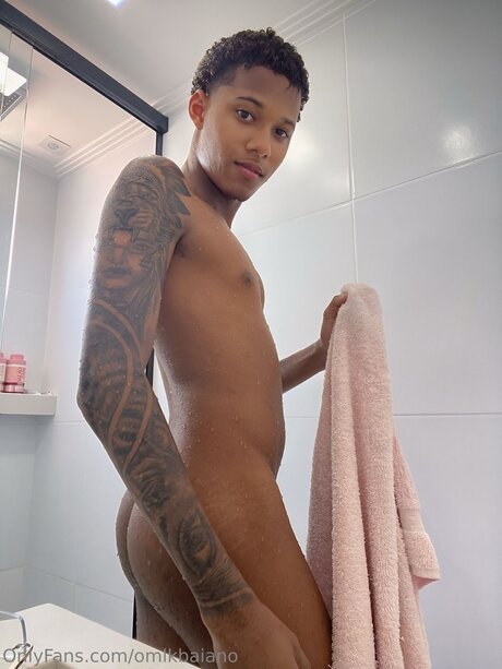 Omlkbaiano art actress pic