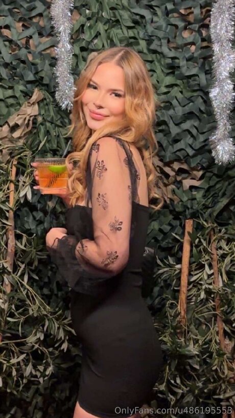 Moollyyx model best pictures