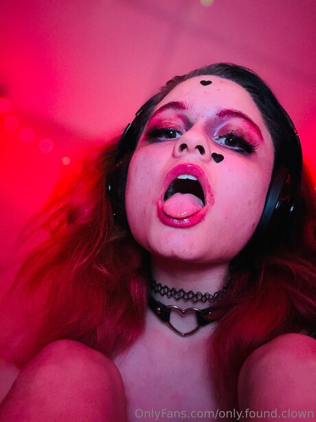 Only Found Clown pretty actress img