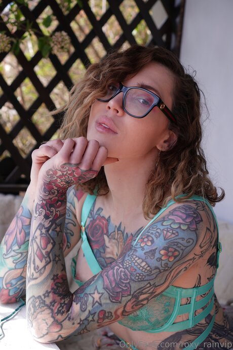 Roxy Rainvip model free images