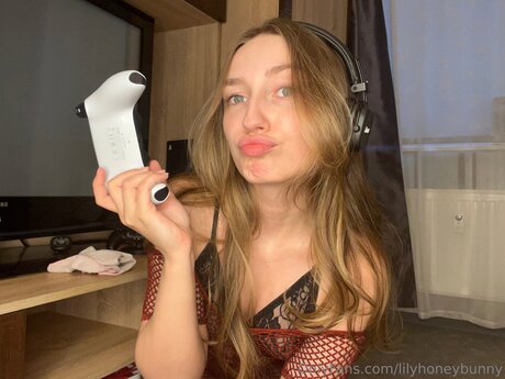 Lilyhoneybunny model free photos
