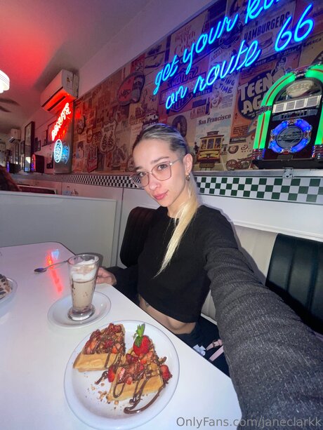 Janeclarkk exclusive actress pictures