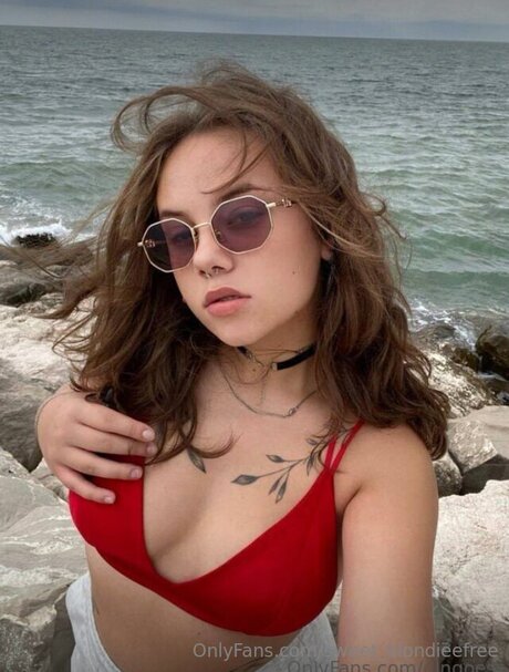 Sweet Blondieefree actress photos