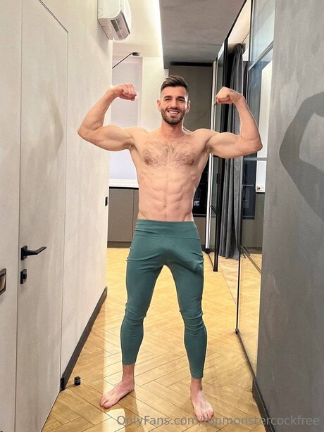 Topmonstercockfree model high quality picture