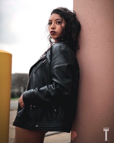 Twrecks11 pretty model pic