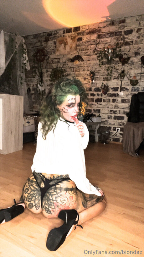 Biondaz art actress picture