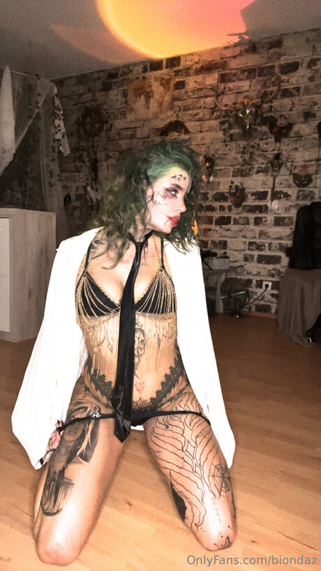 Biondaz adult model pics