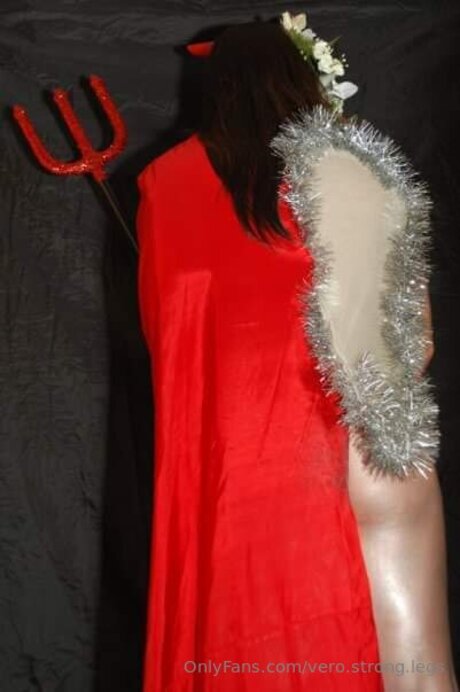 Vero Strong Legs model adult images