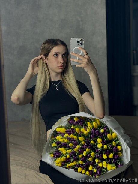 Shellydoll model art galleries