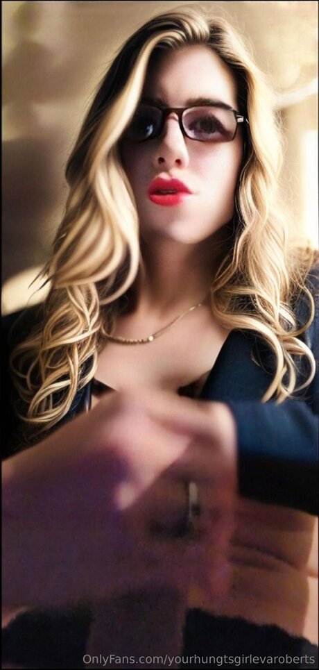 Yourhungtskenziegurl xxx star pics