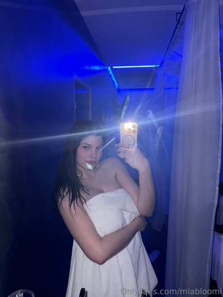 Miabloomi sex star pics