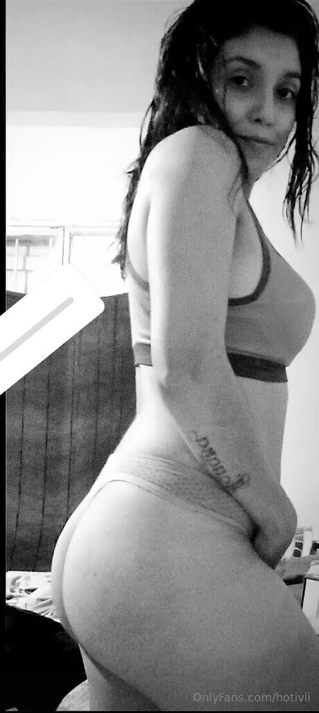 Hotivii pornstar naked photo