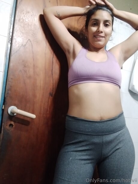 Hotivii model top galleries