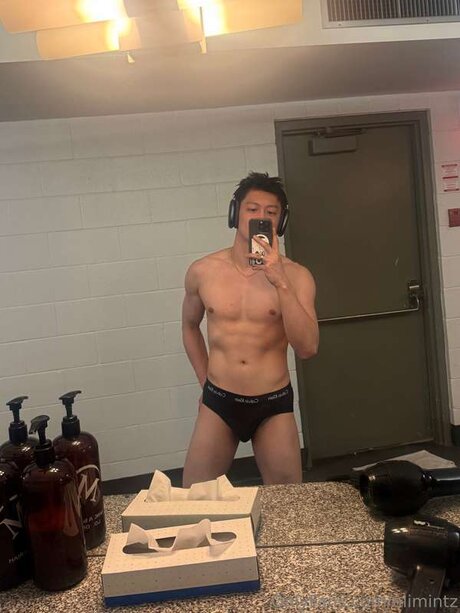 Elimintz model pornographic photo