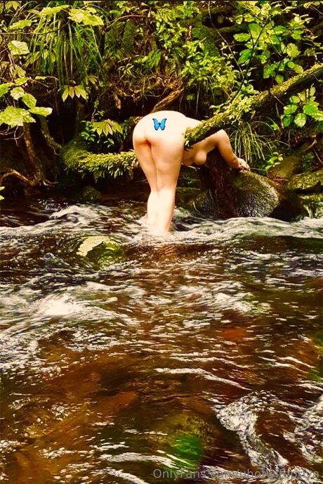 Uhotwifepriya best star pic