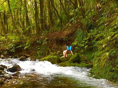 Uhotwifepriya naked model pics