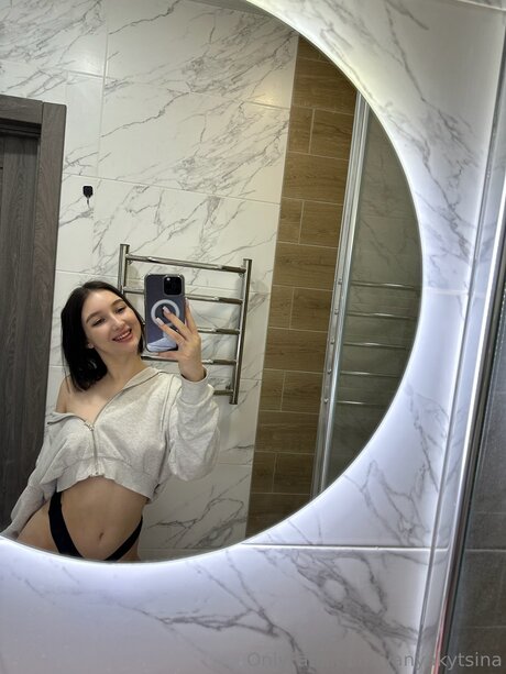 blonde babe onlyfans pretty images